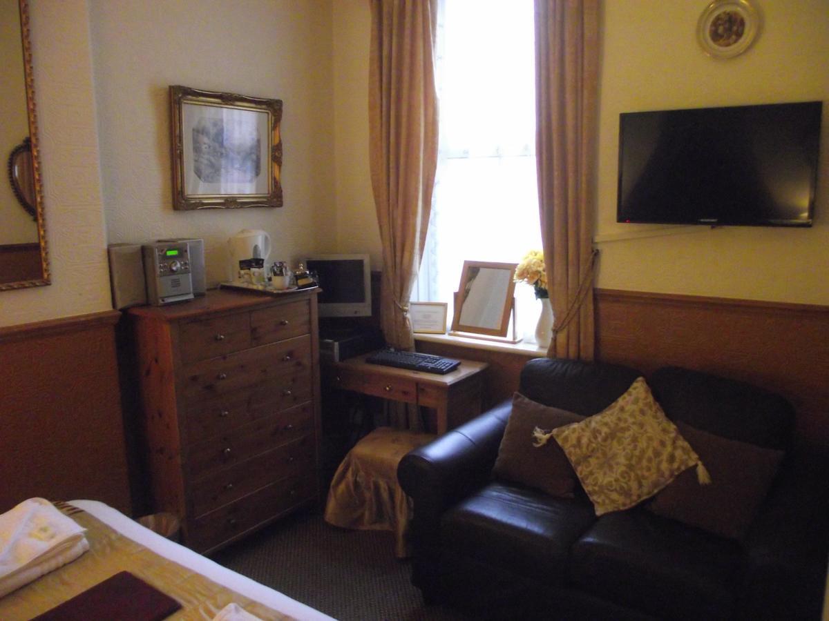 The Molly House 4*